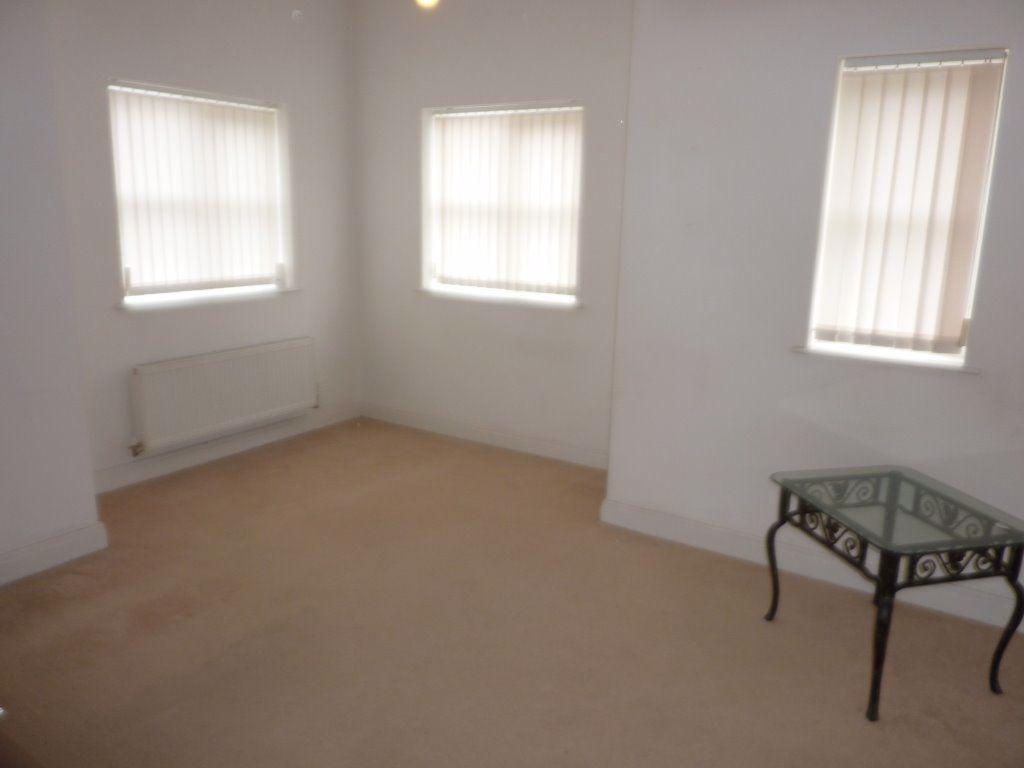 Newmarket Close, Corby 2 bed flat £675 pcm (£156 pw)