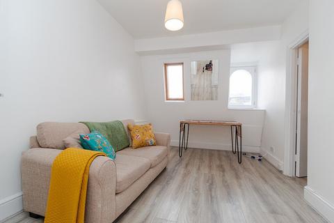 1 bedroom flat to rent, Ladbroke Crescent, London W11