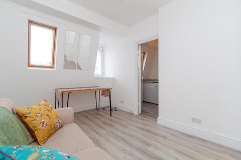1 bedroom flat to rent, Ladbroke Crescent, London W11