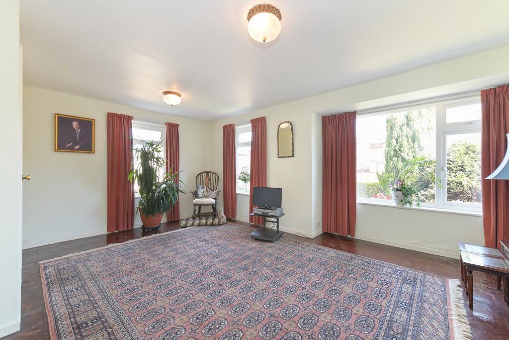 Coronation Walk, Gedling, Nottingham NG4 3 bed semidetached house £