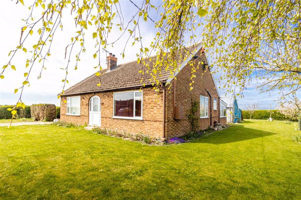 North Road, Gedney Hill 3 bed detached bungalow £250,000