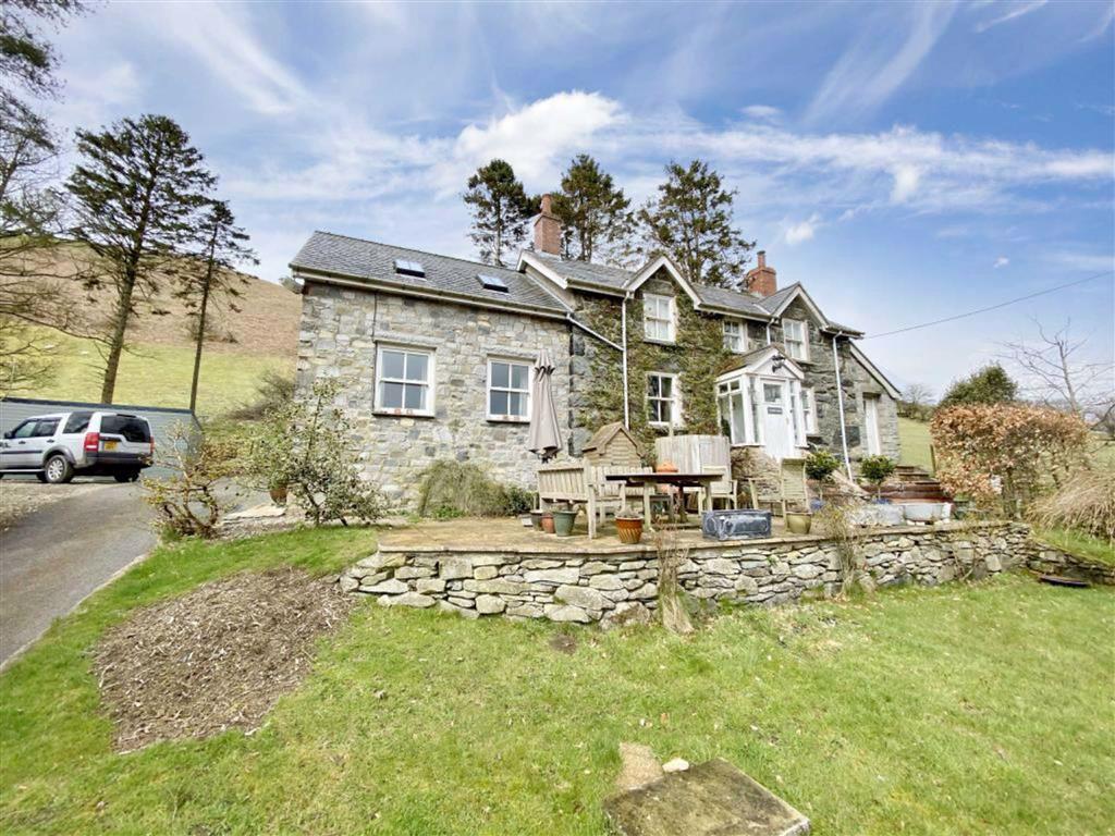 Llangwm, Corwen 4 bed detached house £475,000