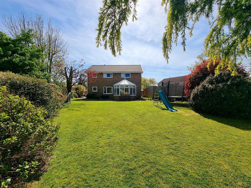 Vaughan Place, Loughor, Swansea 4 bed detached house £295,000