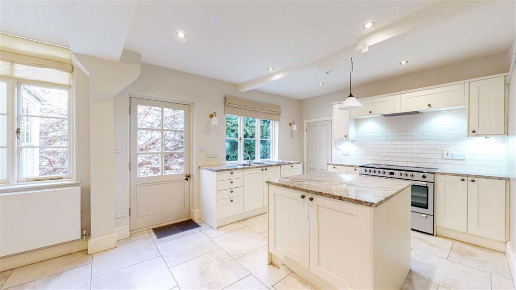 Belmont, Shrewsbury 4 bed townhouse £2,750 pcm (£635 pw)
