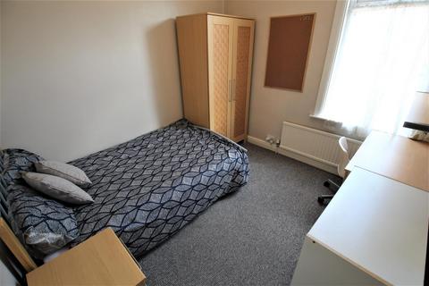 6 bedroom terraced house to rent, Langdale Terrace, Headingley, Leeds, LS6 3DY