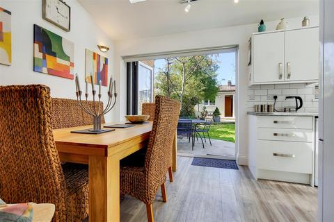 32 Flempton Road, London, E10 7NH