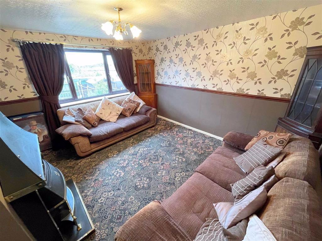 Windsor Drive, Leek 3 bed semidetached house £150,000