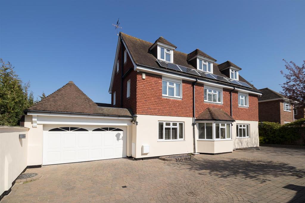 Godwyn Road, Folkestone 5 bed detached house £3,650 pcm (£842 pw)