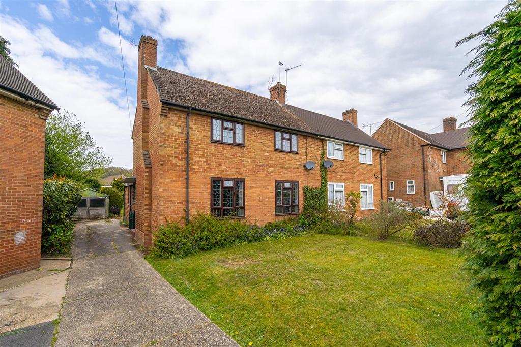 Buckingham Way, Flackwell Heath 3 bed semidetached house £400,000