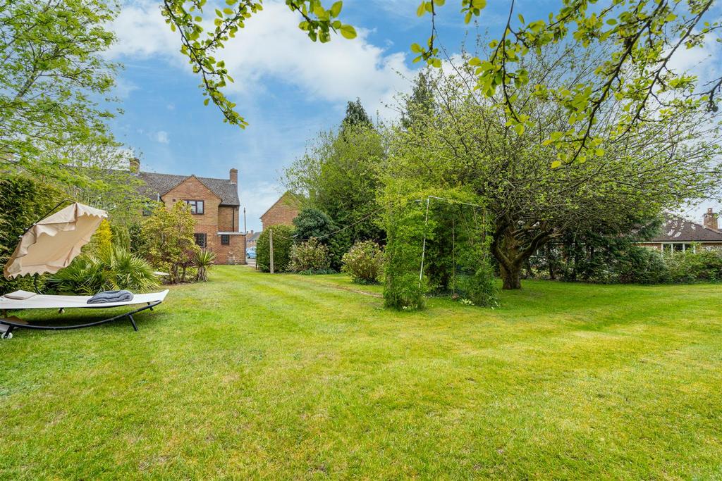17 Buckingham Way 4.jpg