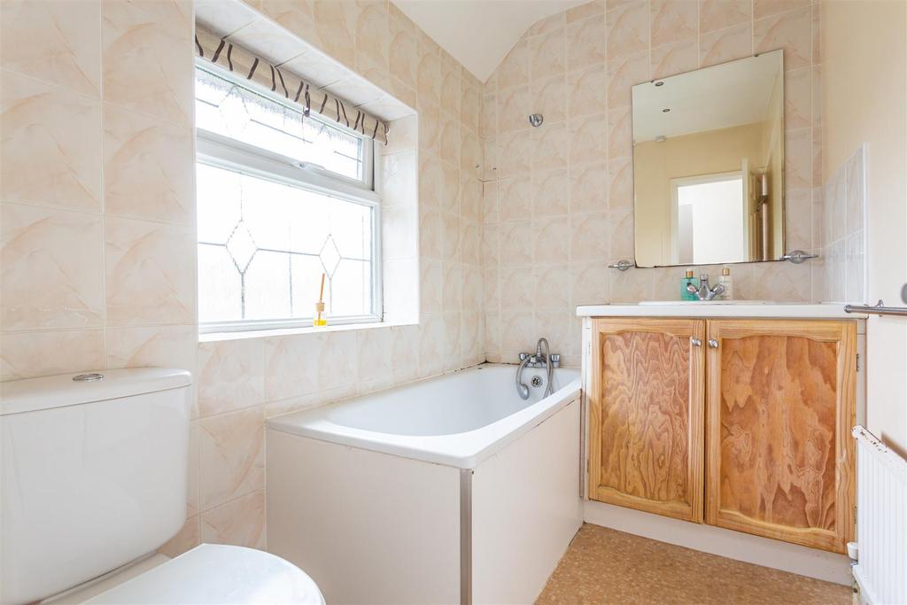 17 Buckingham Way 13.jpg