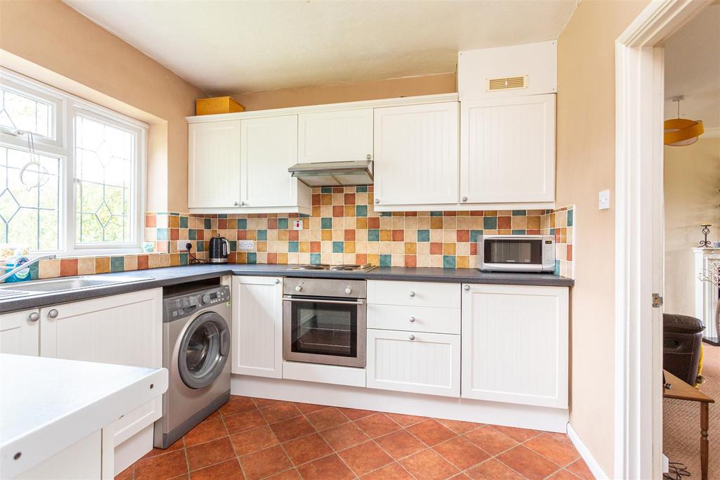 17 Buckingham Way 8.jpg