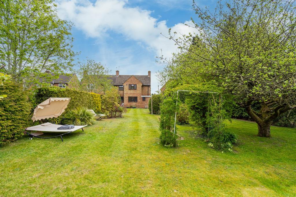 17 Buckingham Way 3.jpg