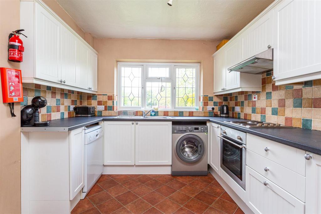 17 Buckingham Way 6.jpg