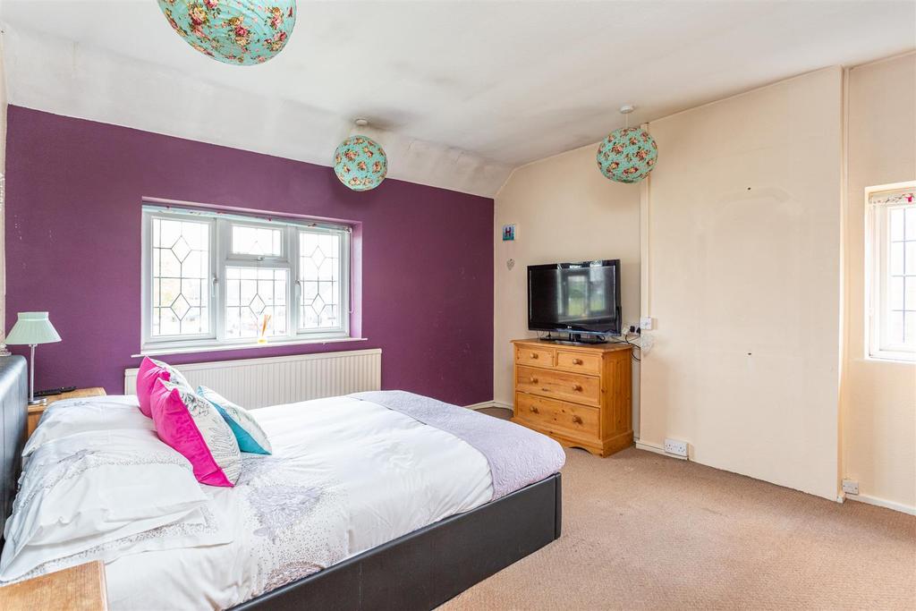 17 Buckingham Way 10.jpg
