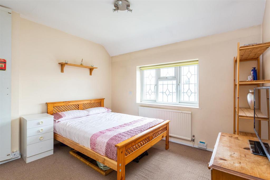 17 Buckingham Way 11.jpg