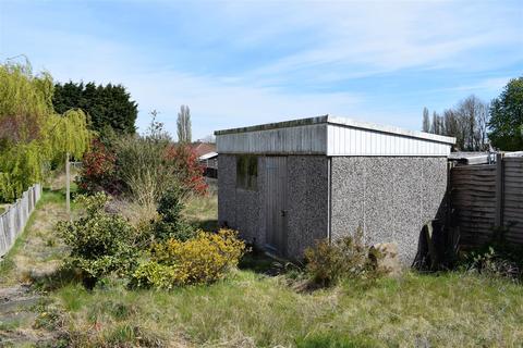 1 Brigg Road, Wressle, Brigg, DN20 0BP