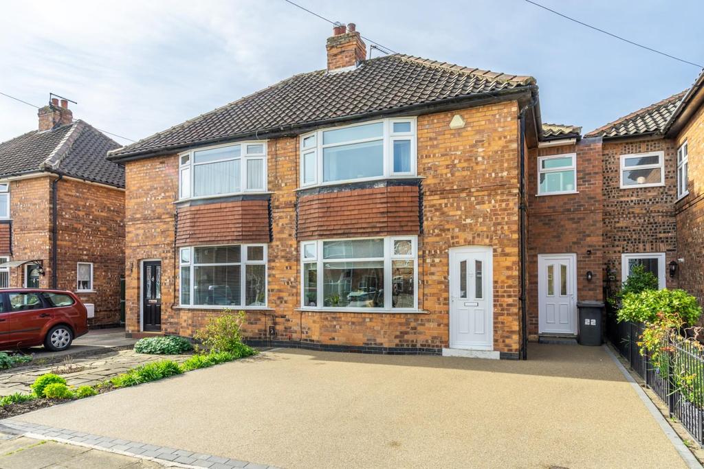 Gower Road, Dringhouses, York 3 bed semidetached house £325,000