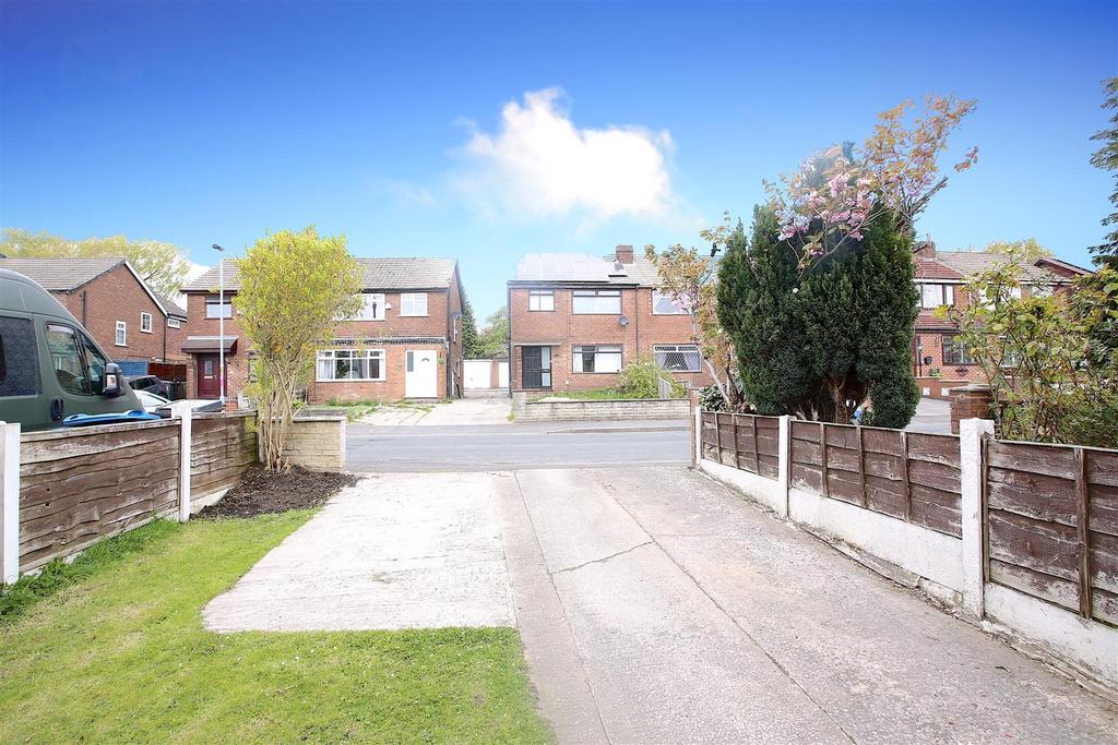 Norfolk Crescent, Failsworth, Manchester 3 bed terraced house £165,950