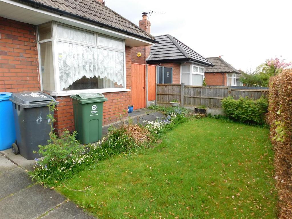 Mather Street, Failsworth, Manchester 2 bed semidetached bungalow £