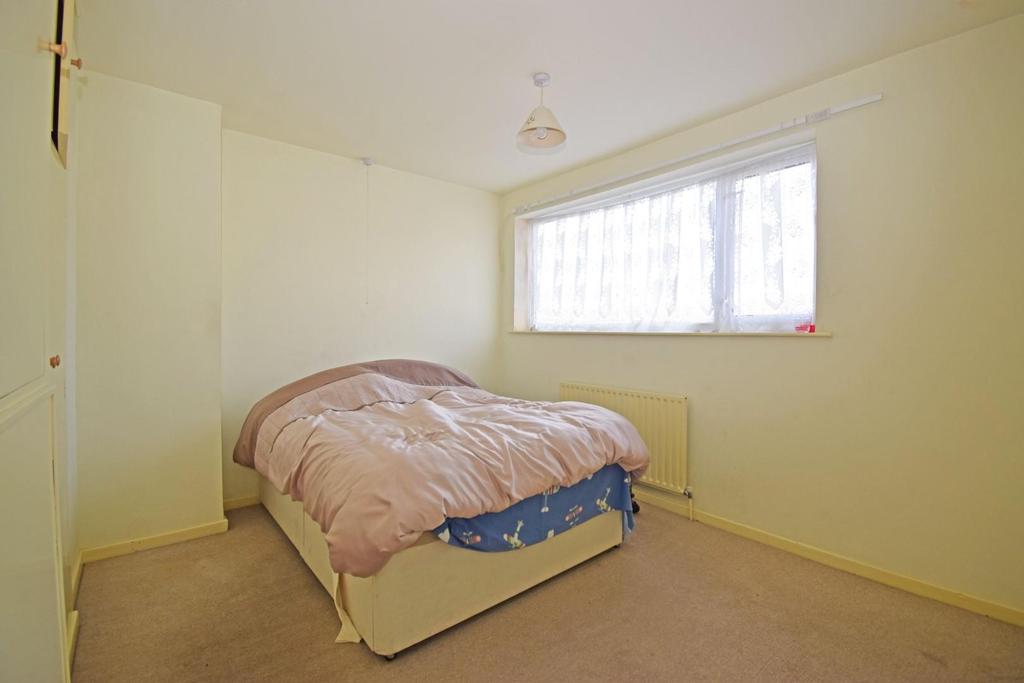 71 Birmingham Road, bed 1.jpg