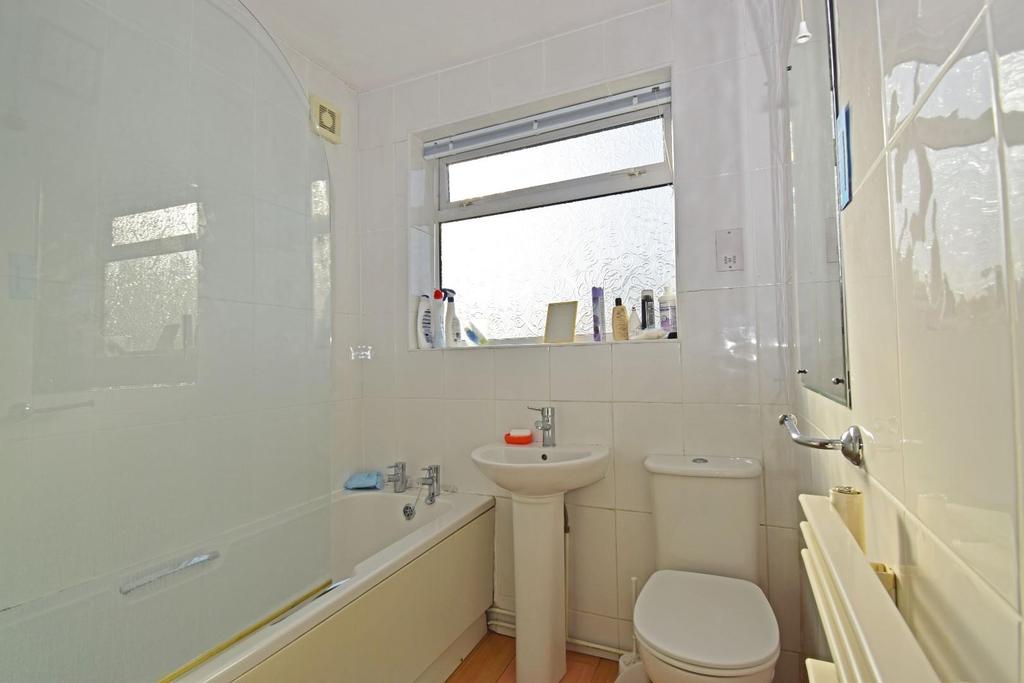 71 Birmingham Road, bathroom.jpg