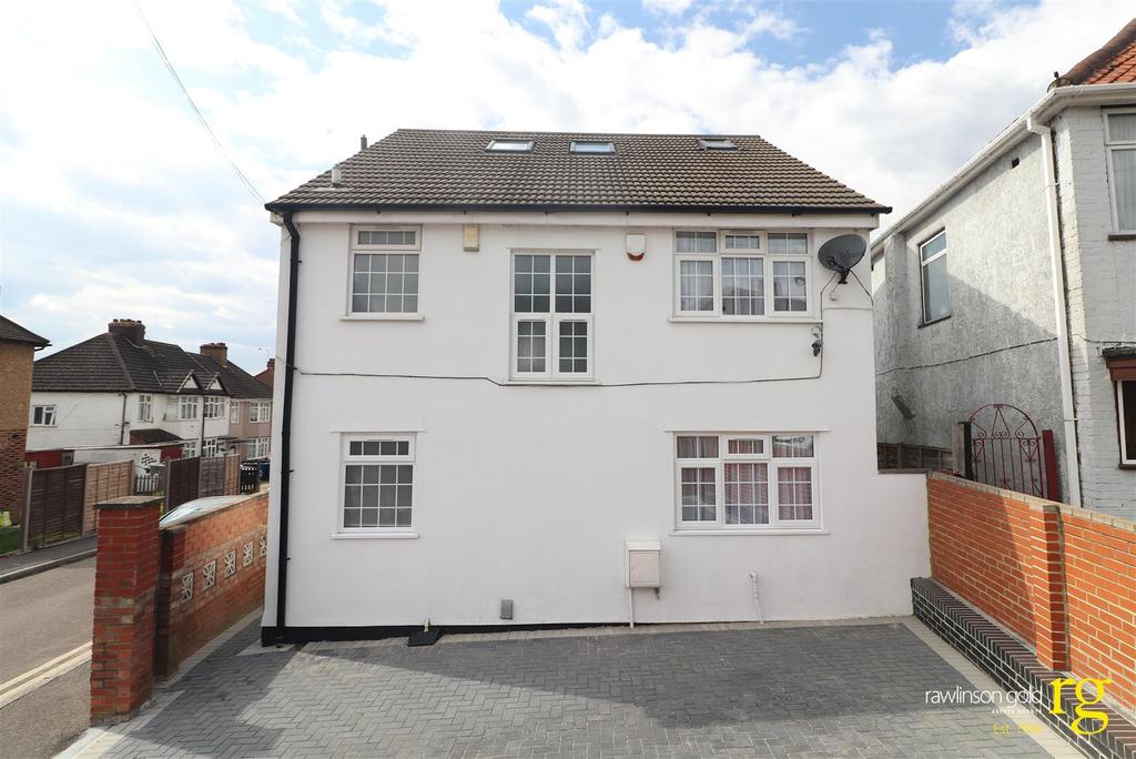 Bengarth Drive, Harrow Weald 4 bed detached house £825,000