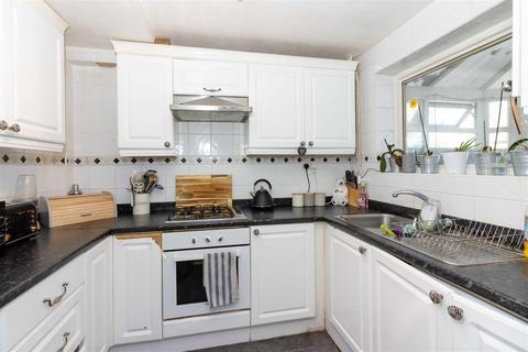 31 Coleridge Close, Goring By Sea, Worthing, BN12 6LD