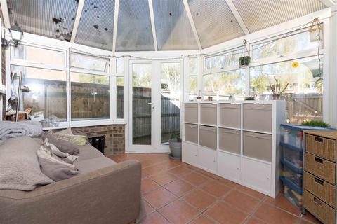 31 Coleridge Close, Goring By Sea, Worthing, BN12 6LD