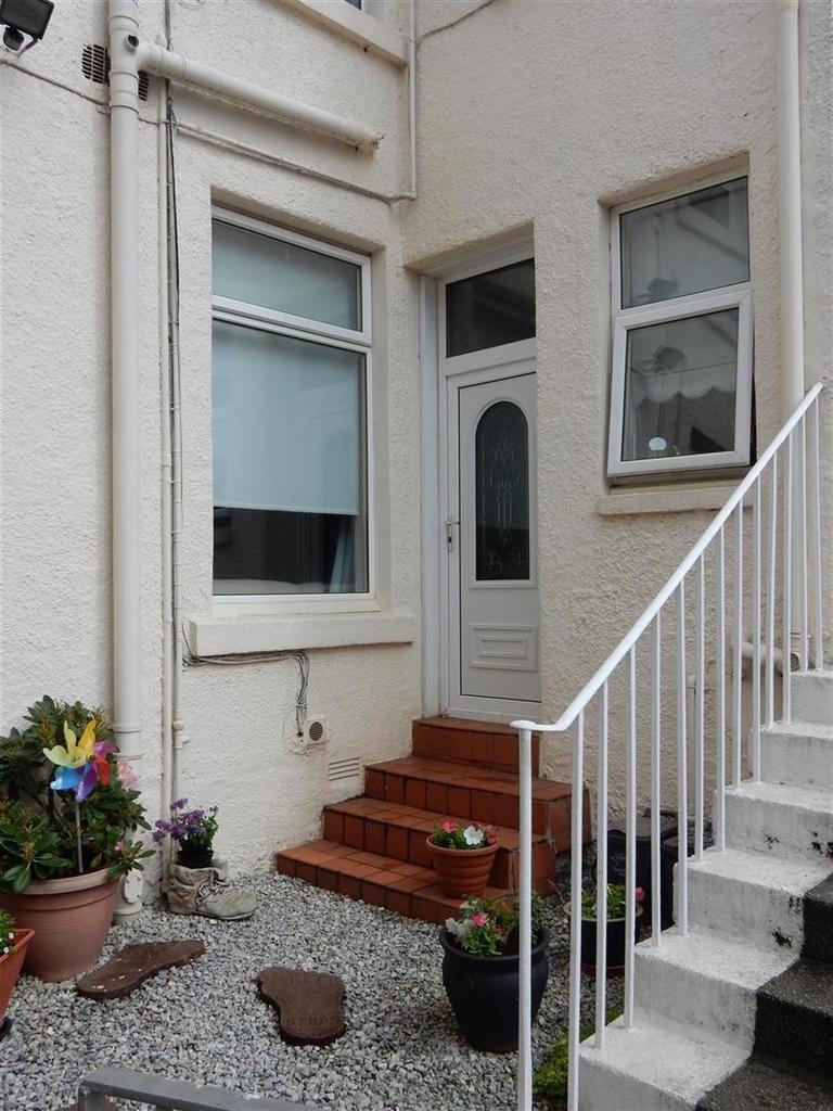 Main Street, Holytown, Motherwell 2 bed flat £425 pcm (£98 pw)