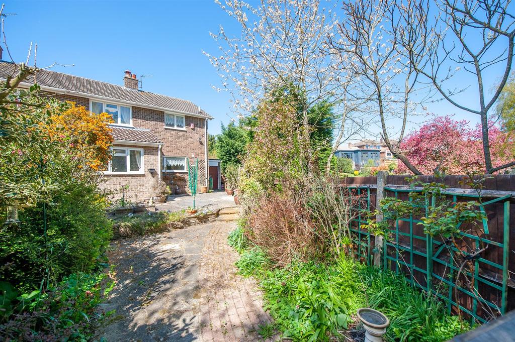 Unwin Close, Aylesford 3 bed semidetached house £385,000
