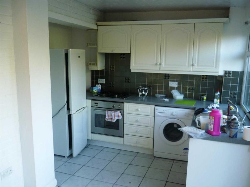 Palmerston Road, Grays 3 bed terraced house £1,350 pcm (£312 pw)