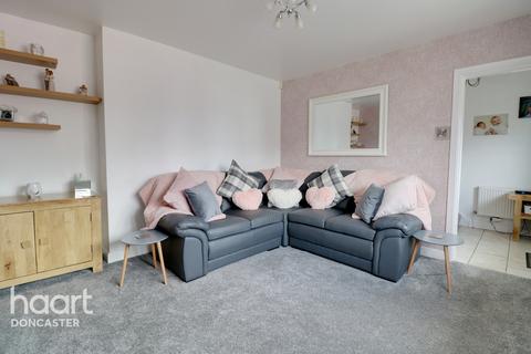17 Edlington Lane, Warmsworth, Doncaster, DN4 9LW