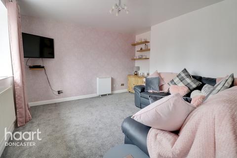17 Edlington Lane, Warmsworth, Doncaster, DN4 9LW