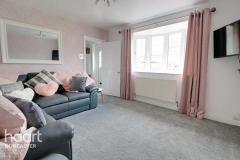 17 Edlington Lane, Warmsworth, Doncaster, DN4 9LW