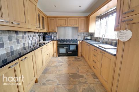 17 Edlington Lane, Warmsworth, Doncaster, DN4 9LW