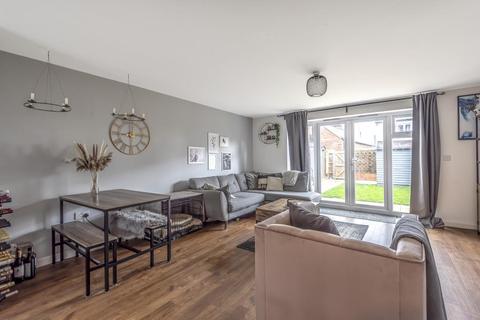 2 Bourne End, Upper Heyford, Bicester, OX25 5AE