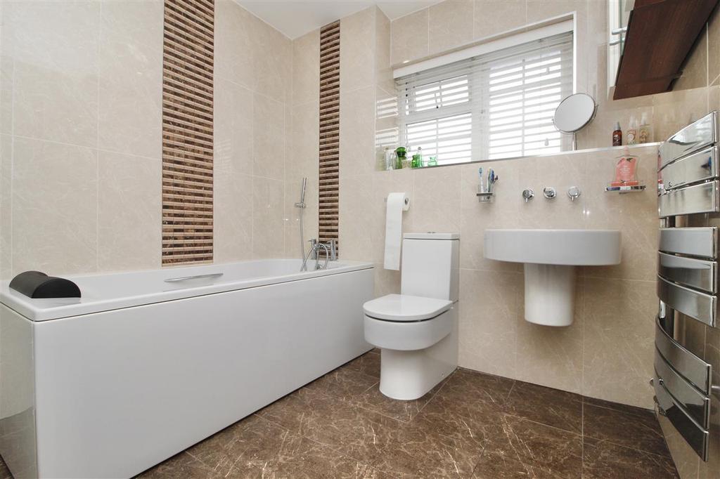 En-Suite Bathroom