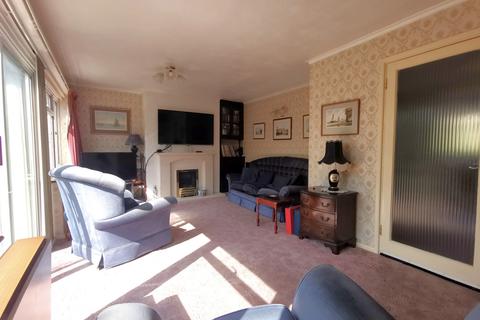 9 Manor Way, Polegate, BN26 5AT