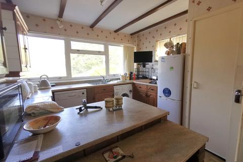 9 Manor Way, Polegate, BN26 5AT