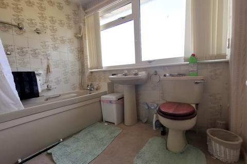 9 Manor Way, Polegate, BN26 5AT