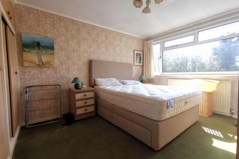 9 Manor Way, Polegate, BN26 5AT