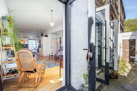 Flat C, Old School House, 2 Lenham Road, London, SE12 8QN