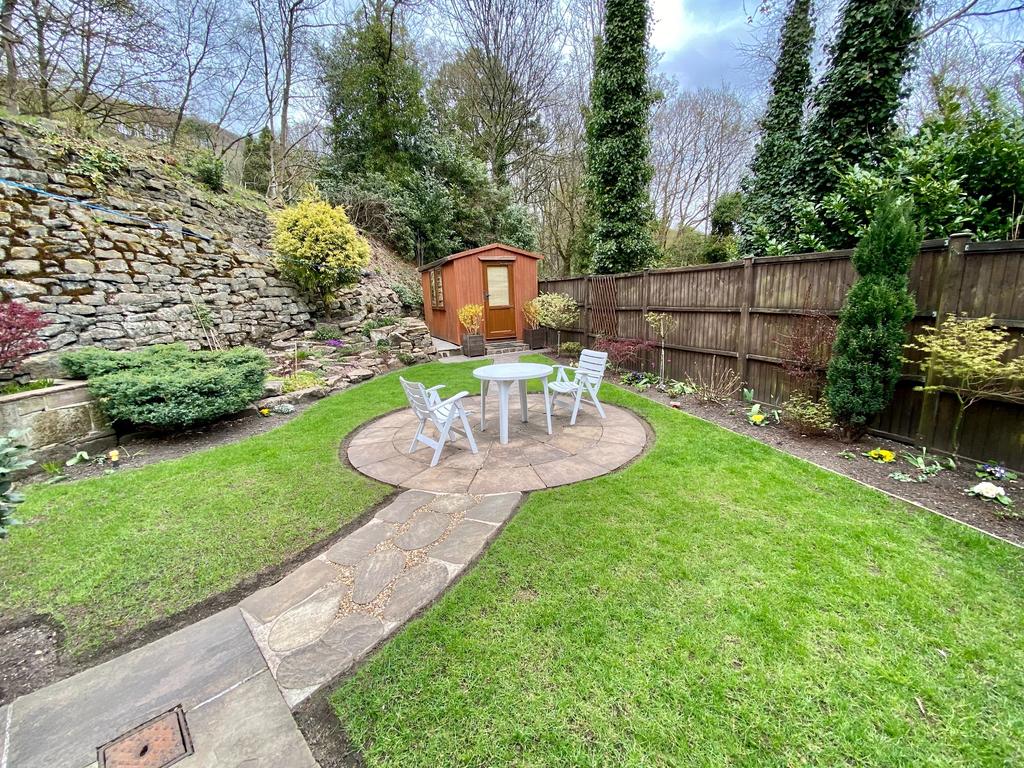 Rear lawn and shed