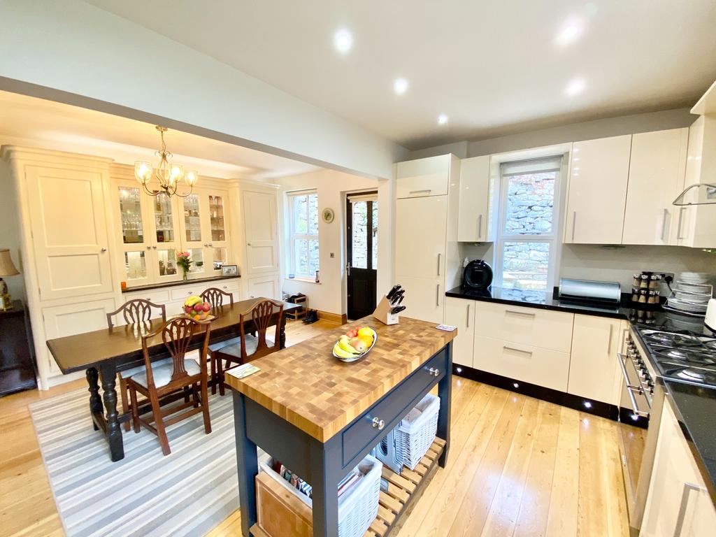 Dining kitchen
