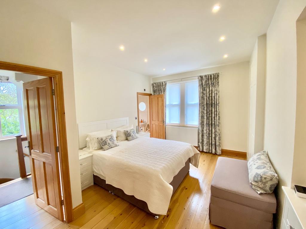 Principal bedroom