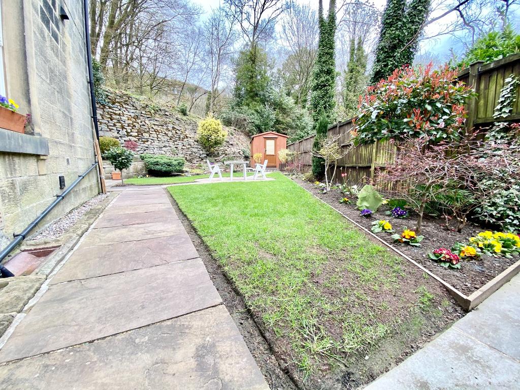 Side lawn and borders