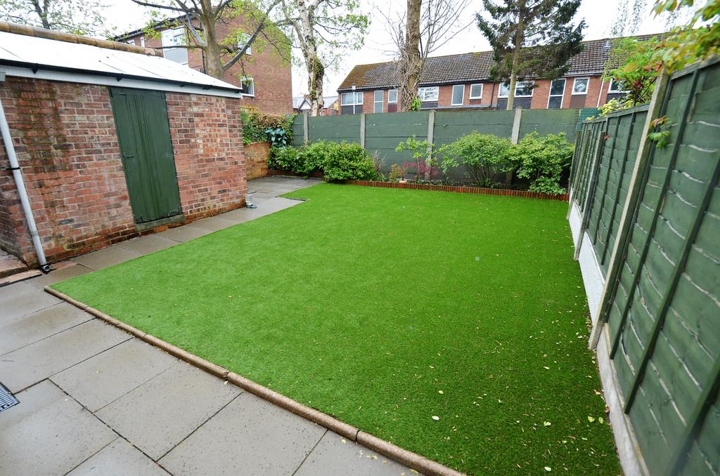 Grange Avenue, Stretford, M32 4 bed semidetached house £350,000