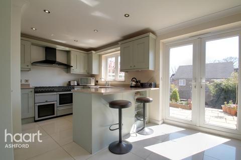 1 Whitebeam Close, Ashford, TN23 3QG