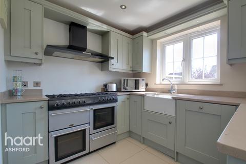 1 Whitebeam Close, Ashford, TN23 3QG